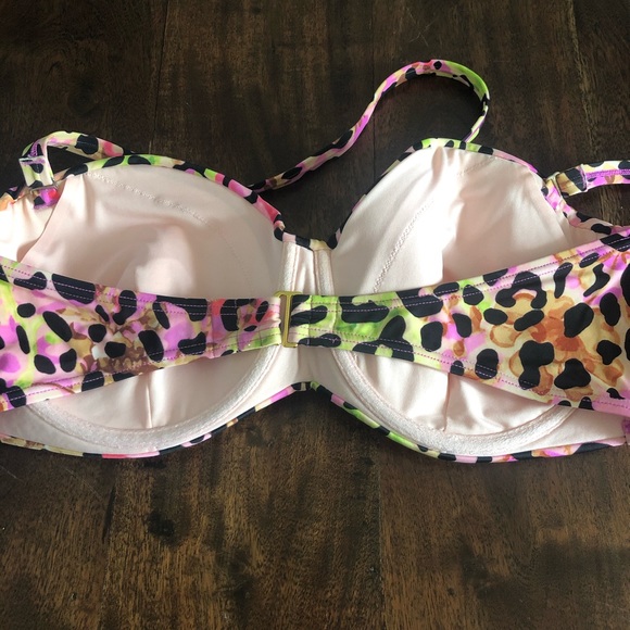 38D/M Victoria’s Secret Bikini - Picture 4 of 6